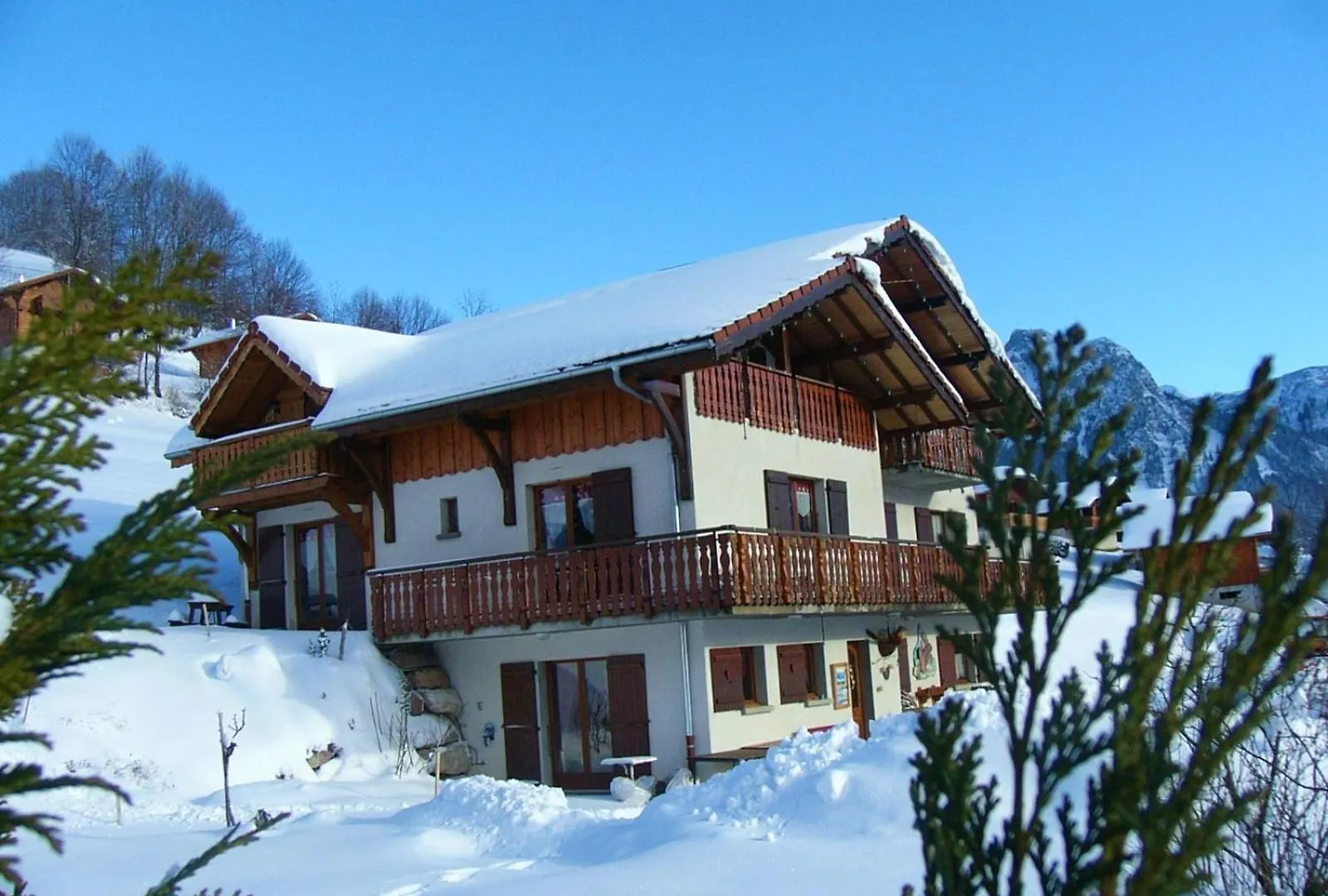 Chalet Titlis Bernex Alojamento de Acomodação e Pequeno-almoço